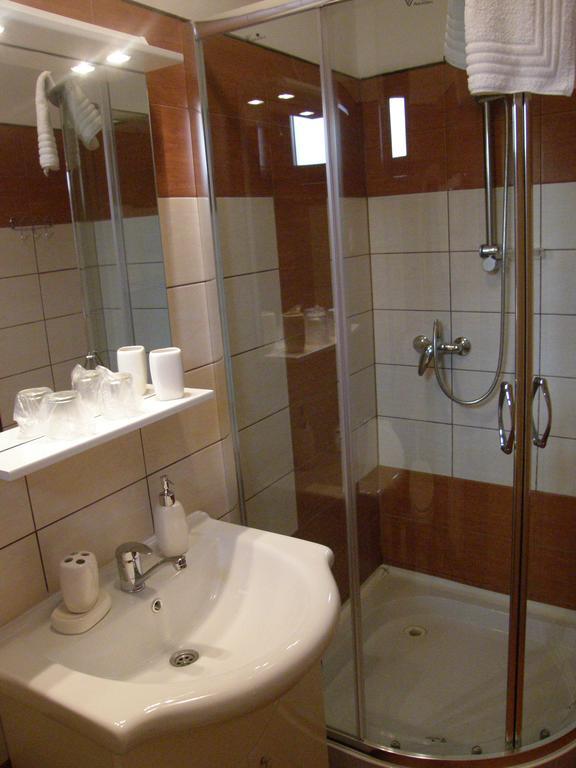 Mokus Panzio Bed & Breakfast Bicfalau Luaran gambar